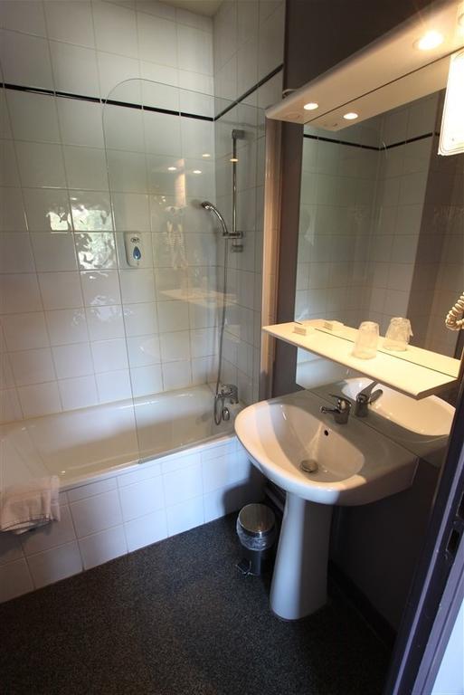 Hotel De L'Europe Pierre-Benite Ngoại thất bức ảnh